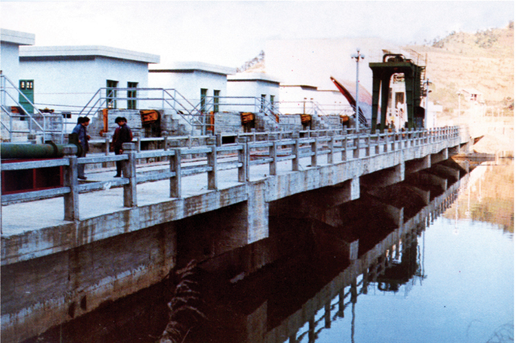 三门滩水电站闸门造作及机组装置